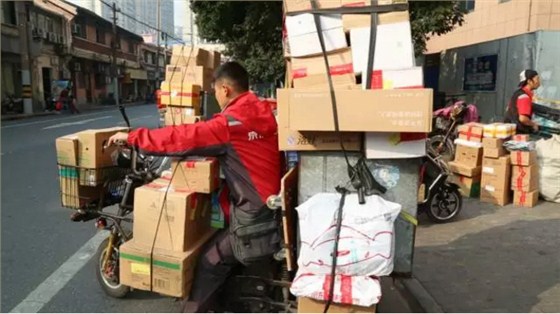 這是雙11期間的快遞小哥！看完第一張圖就震撼到了|漢閔實驗室家具