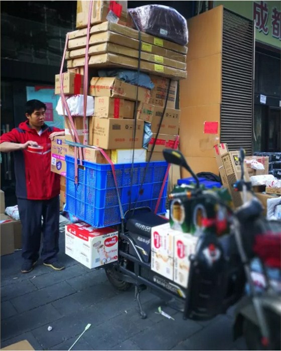 這是雙11期間的快遞小哥！看完第一張圖就震撼到了|漢閔實驗室家具