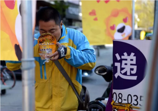 這是雙11期間的快遞小哥！看完第一張圖就震撼到了|漢閔實(shí)驗(yàn)室家具